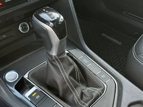 Certified 2023 Volkswagen Tiguan SE R-Line image 22
