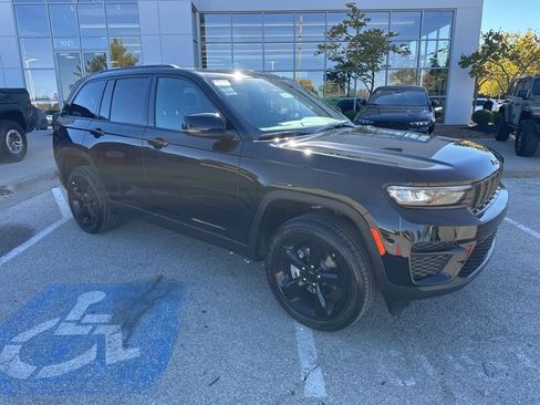 New 2025 Jeep Grand Cherokee Altitude image 40