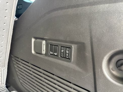 Used 2021 Chevrolet Tahoe High Country w/ Premium Package 2 image 33