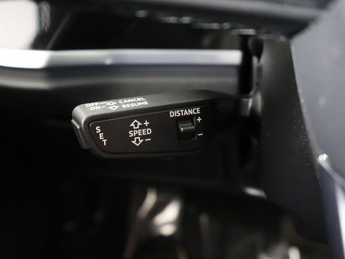 Used 2025 Audi Q3 2.0T Premium image 38