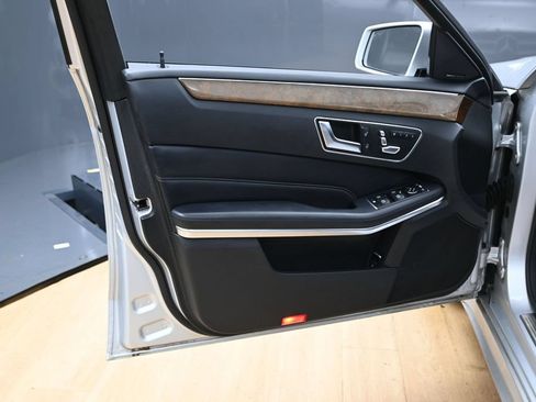 Used 2016 Mercedes-Benz E 350 4MATIC Sedan image 37