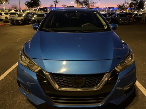 Used 2021 Nissan Versa SV image 2