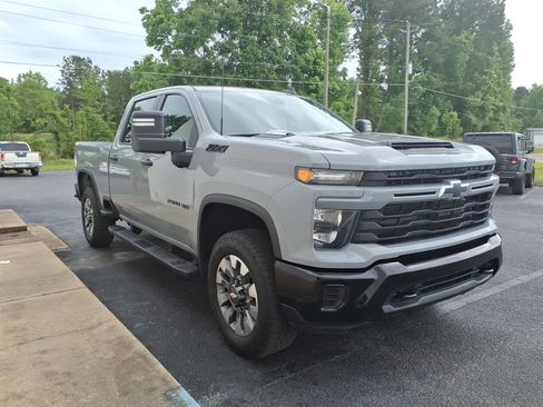 Used 2024 Chevrolet Silverado 2500 Custom w/ Custom Value Package AWD/4WD image 3