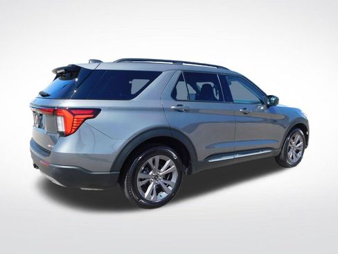 Used 2025 Ford Explorer Active w/ Active Comfort Package AWD/4WD image 3