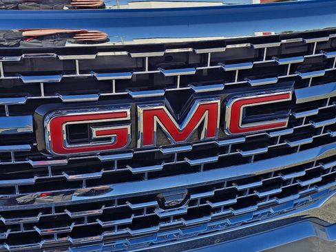 Used 2023 GMC Acadia Denali w/ Denali Technology Package image 3