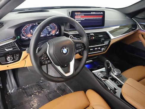 Used 2022 BMW 530i w/ Premium Package RWD image 7