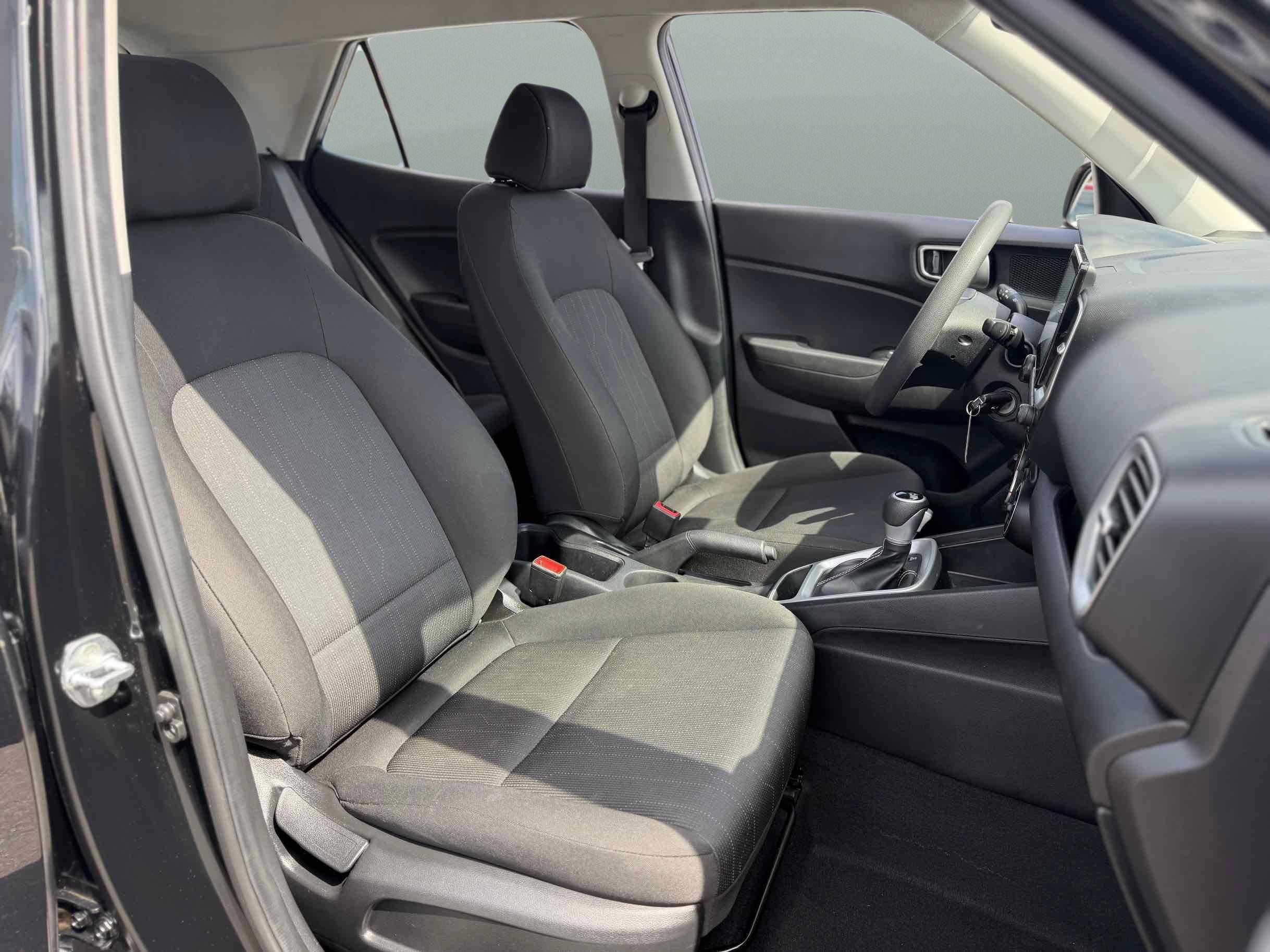 Used 2021 Hyundai Venue SE FWD image 13