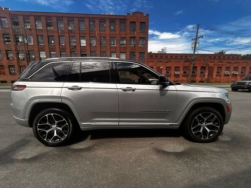 Used 2023 Jeep Grand Cherokee Summit AWD/4WD image 8