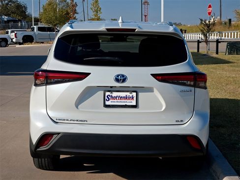 Used 2023 Toyota Highlander Bronze Edition image 7