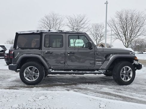 Used 2018 Jeep Wrangler Unlimited Sahara image 29