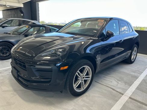 Certified 2023 Porsche Macan AWD/4WD image 1