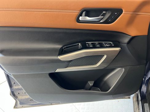 Used 2023 Nissan Pathfinder Platinum w/ Black Appearance Package image 10