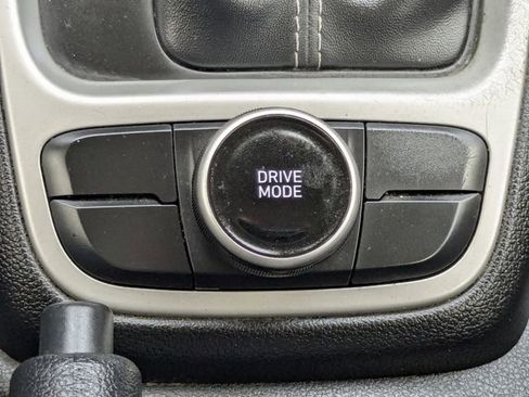 Used 2023 Hyundai Venue SEL FWD image 24
