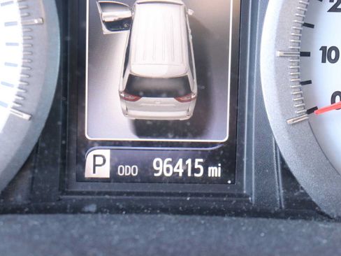 Certified 2017 Toyota Sienna SE Premium FWD image 11