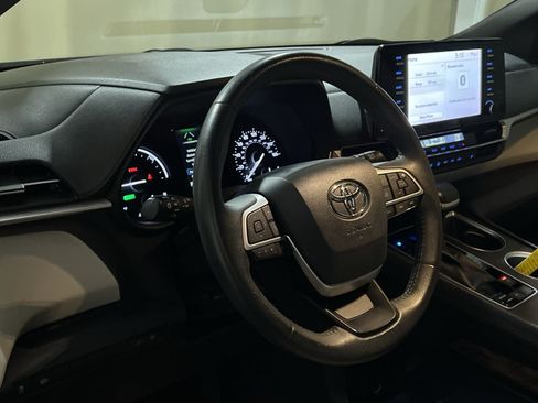 Used 2021 Toyota Sienna XLE FWD image 21