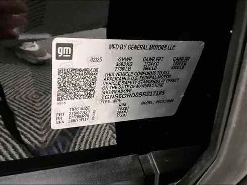 Used 2025 Chevrolet Suburban Z71 image 41