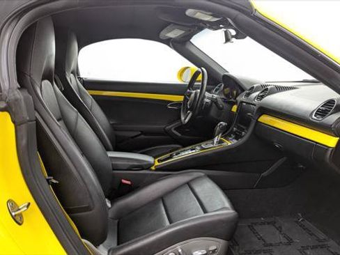 Used 2018 Porsche 718 Boxster RWD image 16