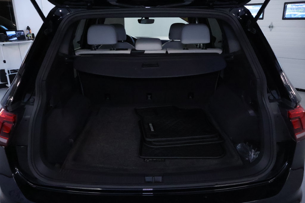 Used 2021 Volkswagen Tiguan SE R-Line AWD/4WD image 18