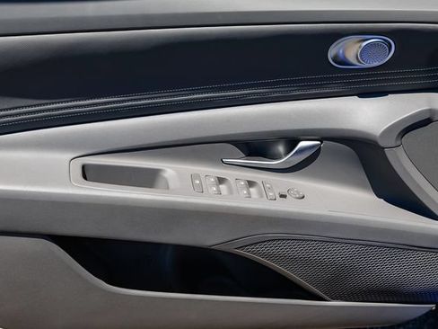 Certified 2025 Hyundai Elantra SEL FWD image 25