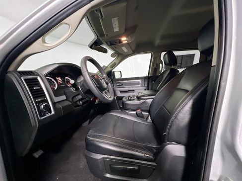 Used 2019 RAM 1500 Classic SLT AWD/4WD image 14