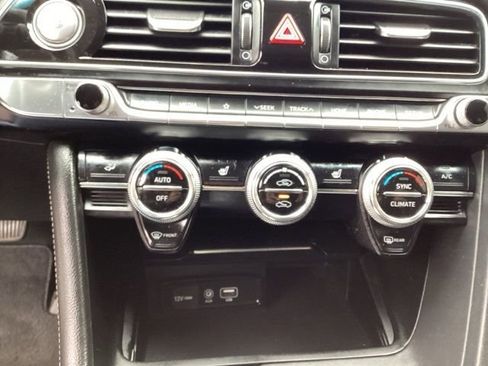 Used 2021 Genesis G70 2.0T image 24