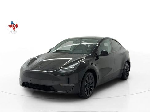 Used 2024 Tesla Model Y 2WD image 5