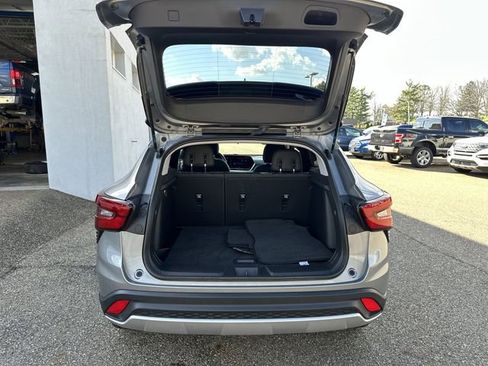 Used 2024 Chevrolet Trax LT w/ Sunroof Package image 22