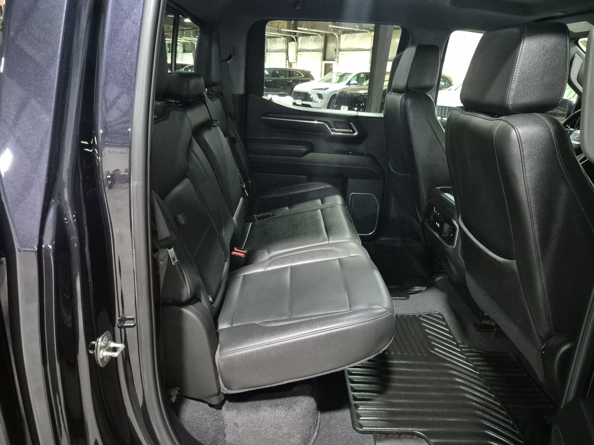 Used 2025 GMC Sierra 1500 SLT w/ SLT Premium Plus Package AWD/4WD image 28