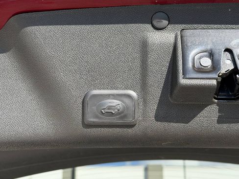 Used 2015 GMC Acadia SLT AWD/4WD image 16