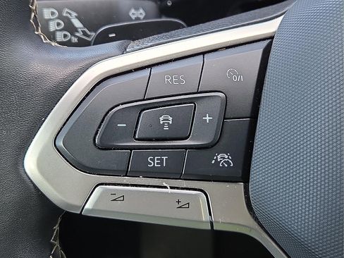 Used 2024 Volkswagen Atlas Cross Sport SE image 19