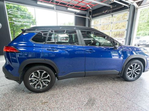 Used 2024 Toyota Corolla Cross AWD Hybrid w/ Moonroof Package image 4
