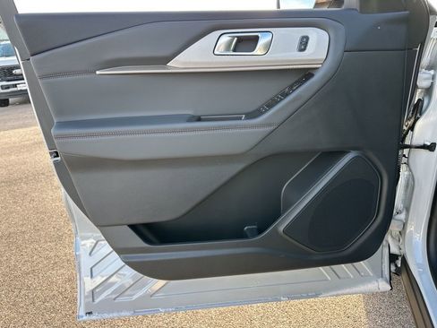 New 2026 Ford Explorer Active w/ Active Comfort Package image 22