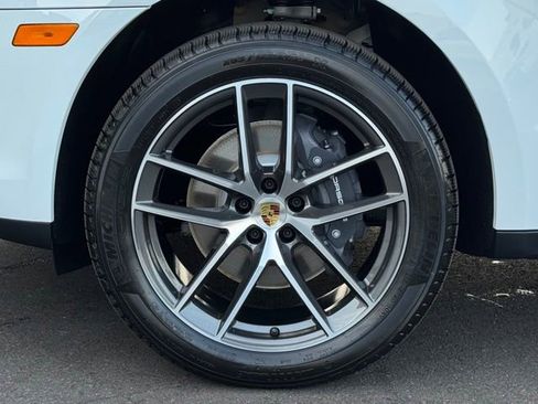 Used 2026 Porsche Macan AWD/4WD image 11