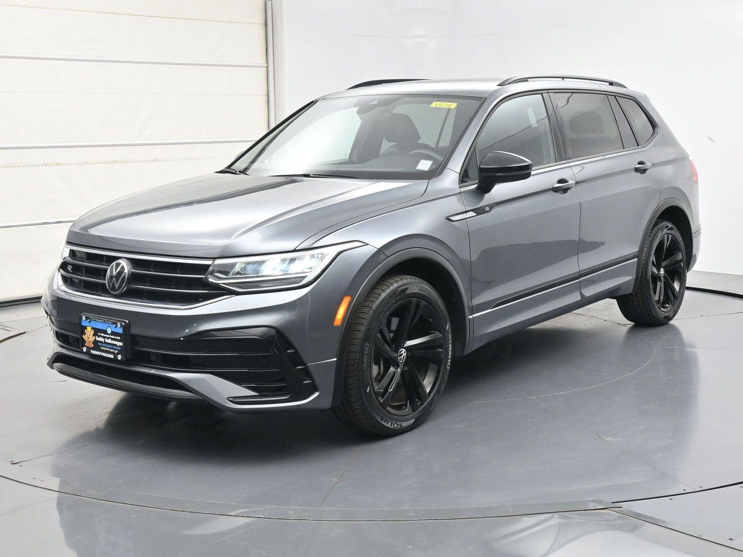 Certified 2023 Volkswagen Tiguan SE R-Line AWD/4WD image 1