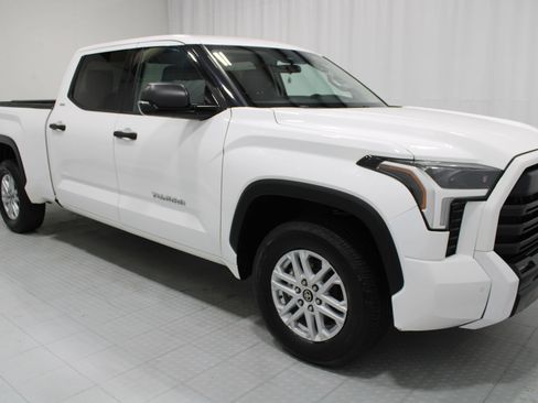 Used 2022 Toyota Tundra SR5 w/ Convenience Package RWD image 4
