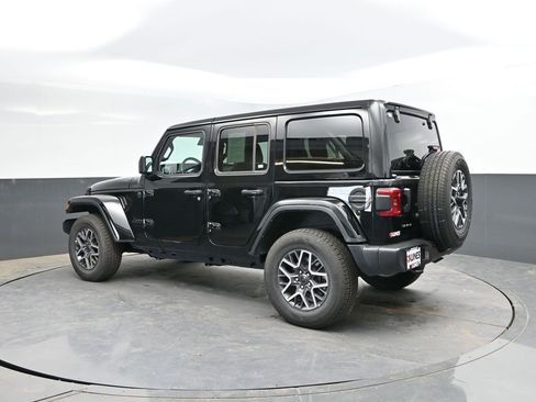Used 2025 Jeep Wrangler Unlimited Sahara AWD/4WD image 7