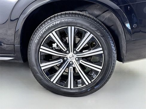 Certified 2025 Volvo XC90 B6 Plus image 33