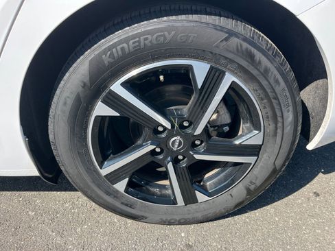 Used 2025 Nissan Sentra SV image 29