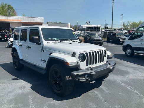 Used 2021 Jeep Wrangler Unlimited Sahara AWD/4WD image 3