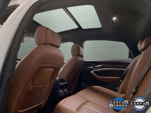 Used 2024 Audi Q8 e-tron Premium image 28