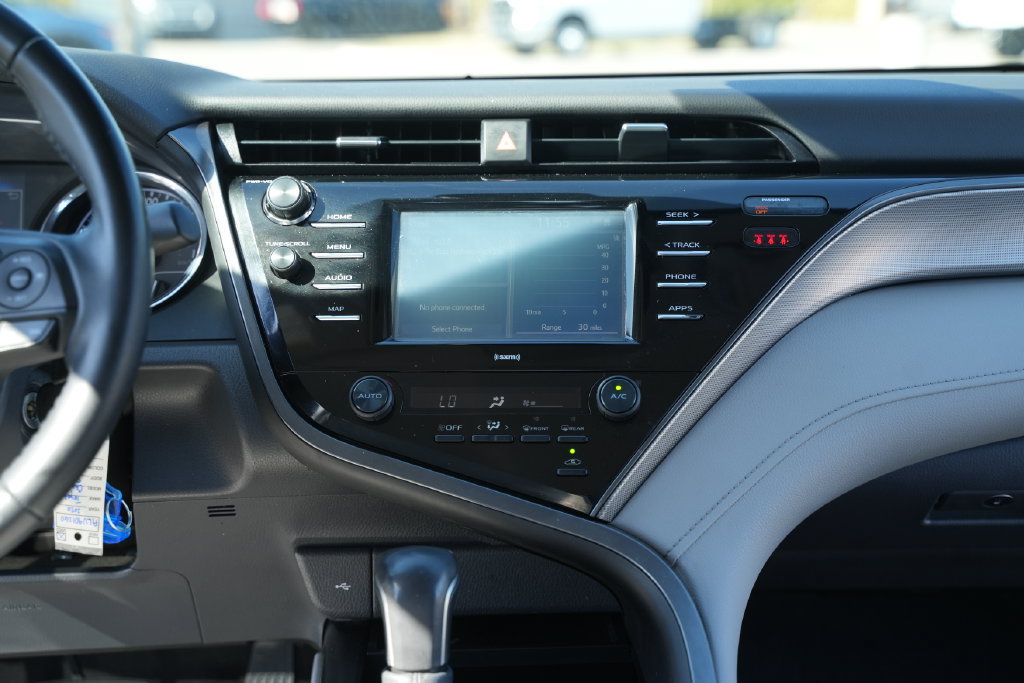 Used 2020 Toyota Camry SE FWD image 29
