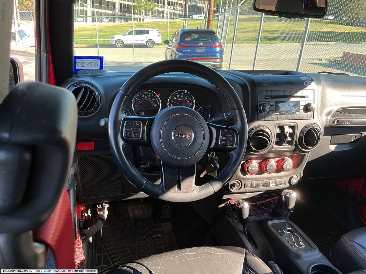 Used 2017 Jeep Wrangler Unlimited Rubicon AWD/4WD image 12