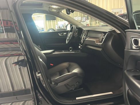 Used 2023 Volvo XC60 B5 Plus AWD/4WD image 16