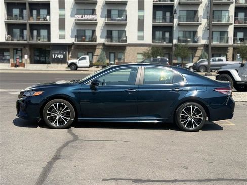 Used 2019 Toyota Camry SE FWD image 4