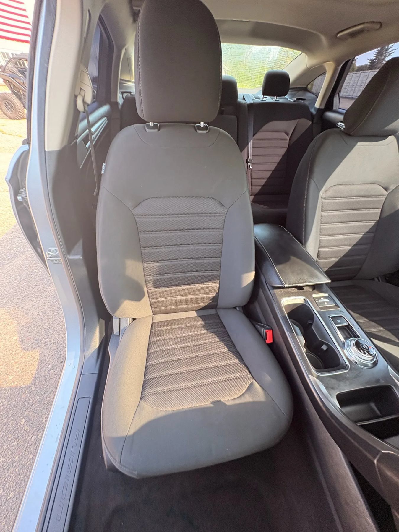 Used 2020 Ford Fusion SE FWD image 22