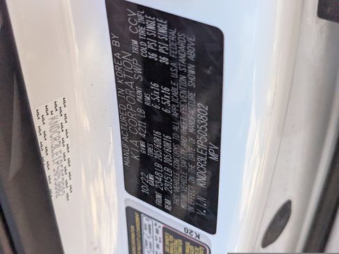 Used 2023 Kia Niro EX image 16