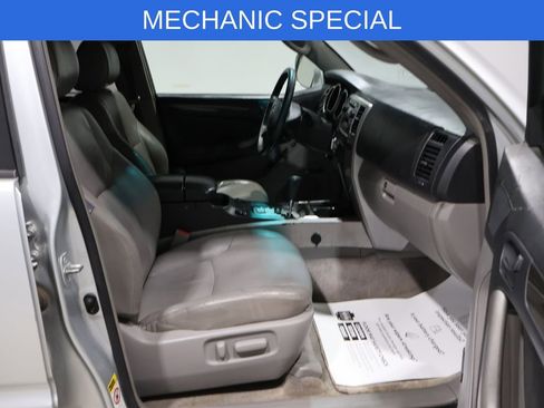 Used 2004 Toyota 4Runner Limited image 11