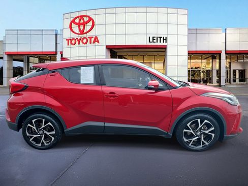 Used 2021 Toyota C-HR XLE image 4