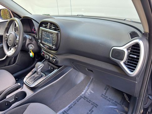Used 2021 Kia Soul LX FWD image 13