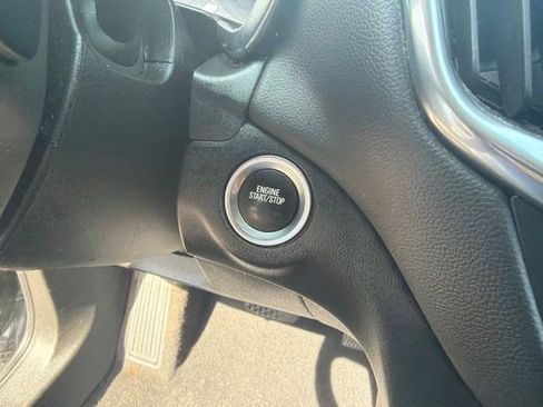 Used 2021 Chevrolet Equinox LT FWD image 20